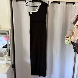 PrettyLittleThing Black Asymmetrical One-Shoulder Gown